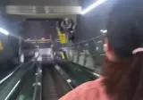 공항철도 에스컬레이터 길막녀.jpgmp4