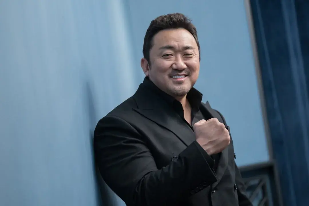 don-lee-reportedly-the-original-choice-to-play-caine-v0-iuy566wqou3b1.webp