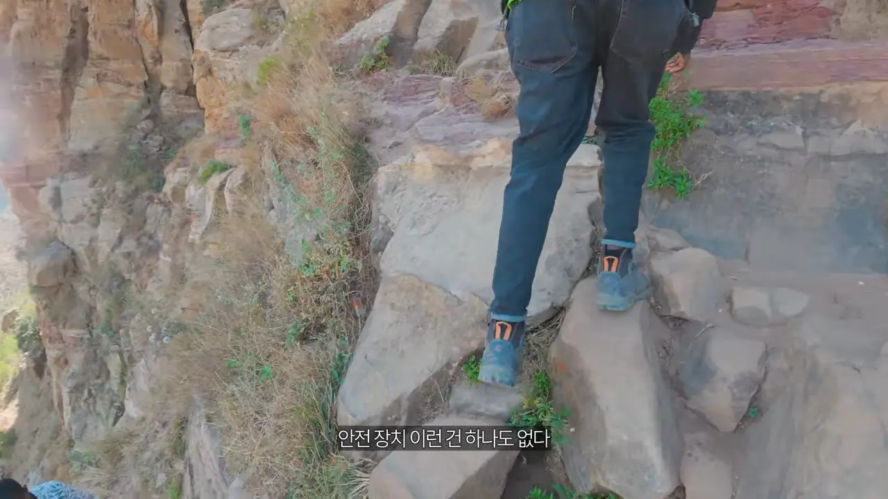 절벽 끝에 만든 세계에서 가장 위험한 교회 가보기【아프리카7】 9-17 screenshot.png