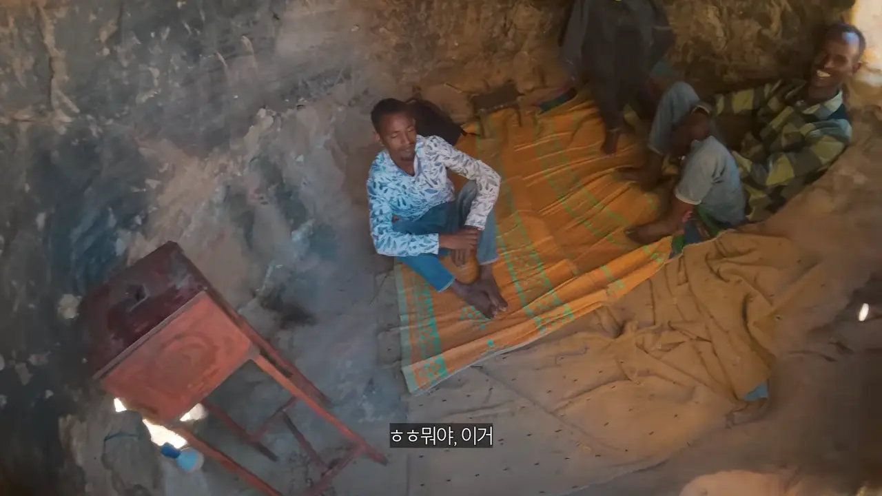 절벽 끝에 만든 세계에서 가장 위험한 교회 가보기【아프리카7】 12-27 screenshot.png