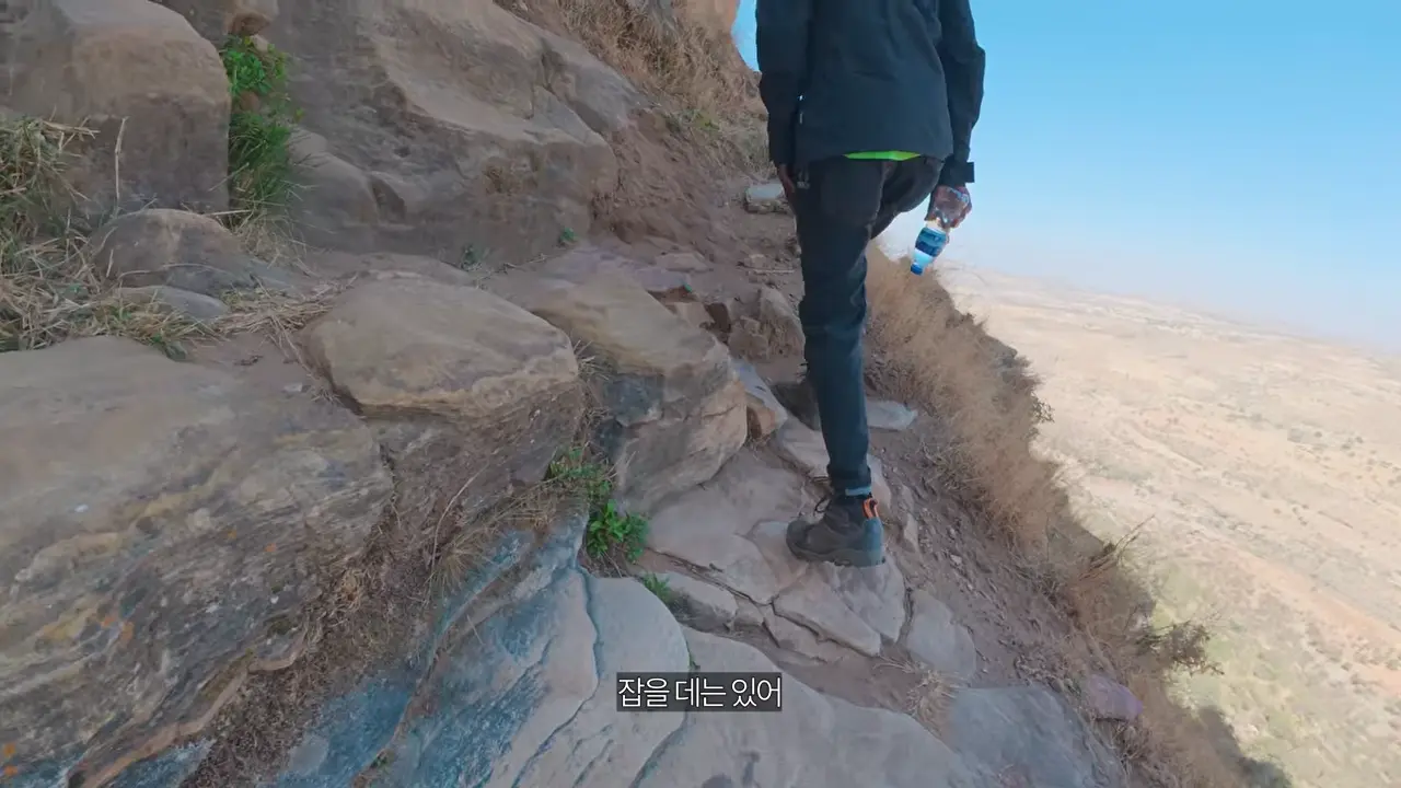 절벽 끝에 만든 세계에서 가장 위험한 교회 가보기【아프리카7】 9-12 screenshot.png