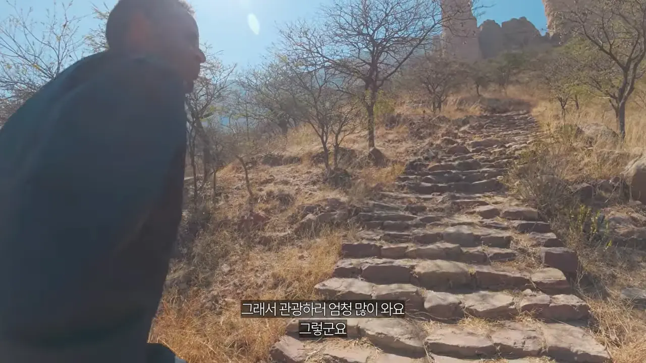 절벽 끝에 만든 세계에서 가장 위험한 교회 가보기【아프리카7】 8-4 screenshot.png