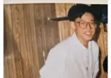 윤종신이 공개한 동료들의 과거 사진들.jpg