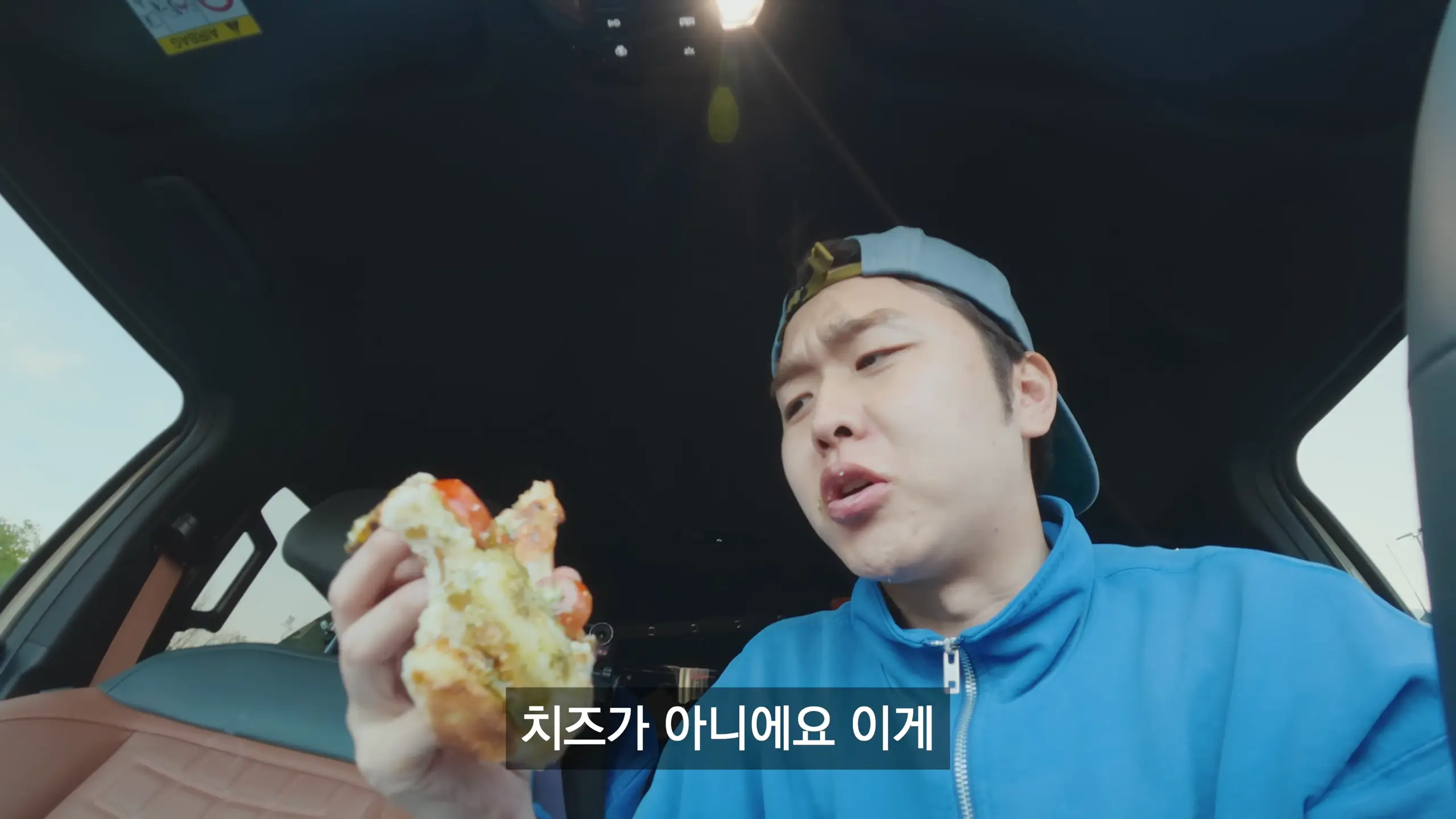 q_u3uvmNCKA 00-25-32 이탈리아 한 가운데서 멈춰버린 캠핑카, 하. - 캠핑카 세계여행 (3).png