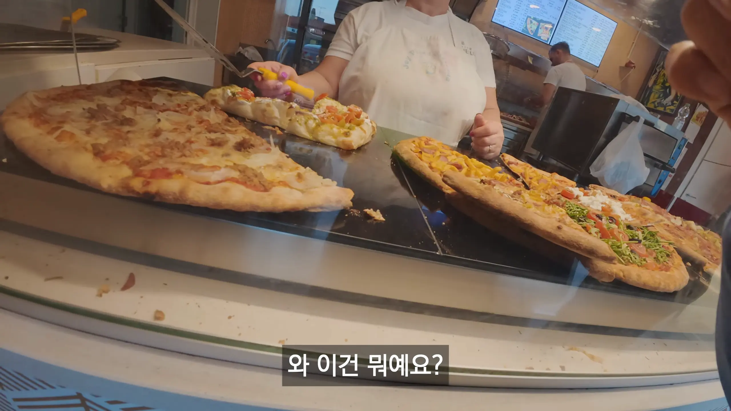 q_u3uvmNCKA 00-24-15 이탈리아 한 가운데서 멈춰버린 캠핑카, 하. - 캠핑카 세계여행 (3).png