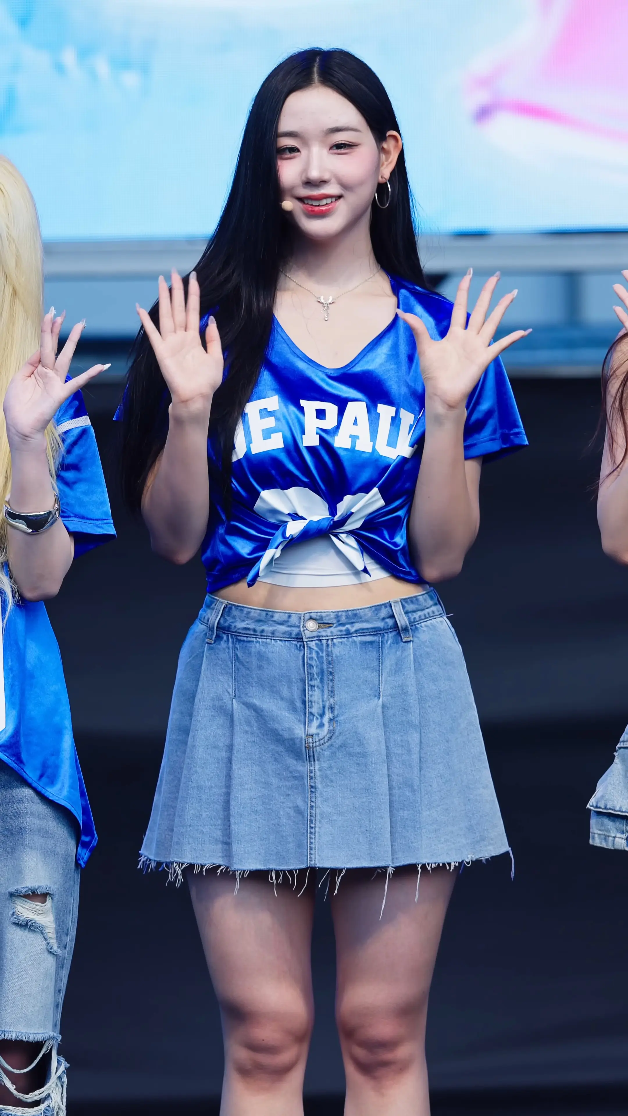 배꼽인사 하는 예의 바른 채연이 #김채연 #KimChaeYeon #트리플에스 #tripleS(3).jpg