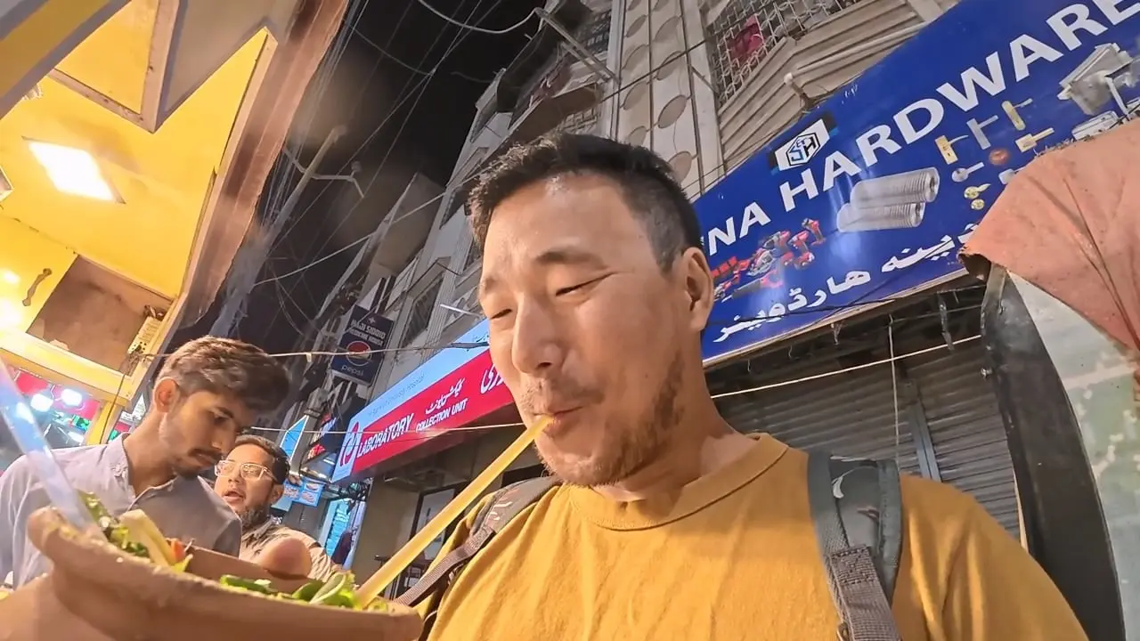지옥행 열차 그 자체 식중독 환자의 파키스탄 38시간 침대칸 기차 횡단 🇵🇰.mp4_20260511_113129.532.jpg