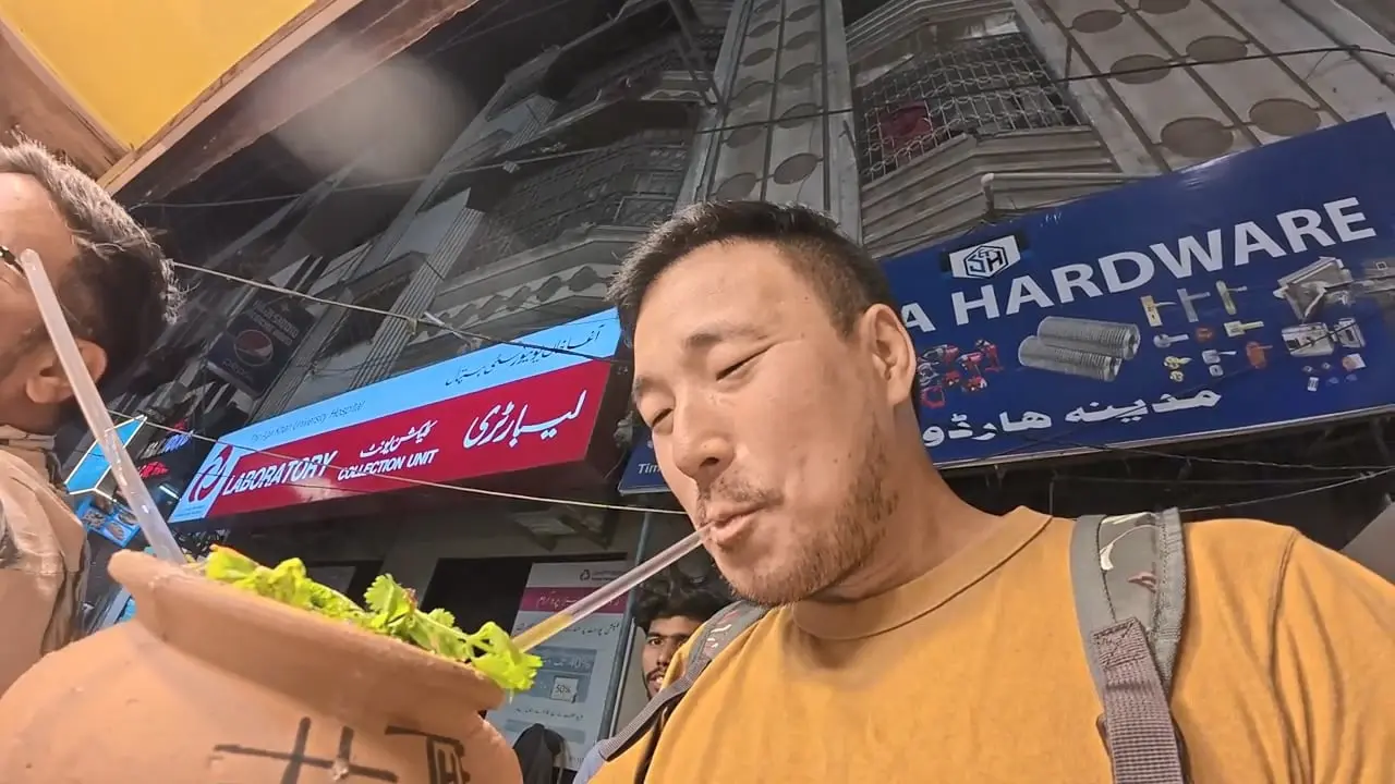지옥행 열차 그 자체 식중독 환자의 파키스탄 38시간 침대칸 기차 횡단 🇵🇰.mp4_20260511_113103.441.jpg
