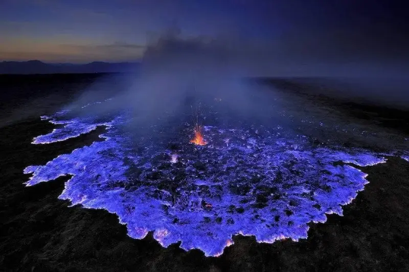 this-volcano-in-indonesia-erupts-icy-violet-colored-lava-at-v0-8pvtrnu5o01h1.jpeg