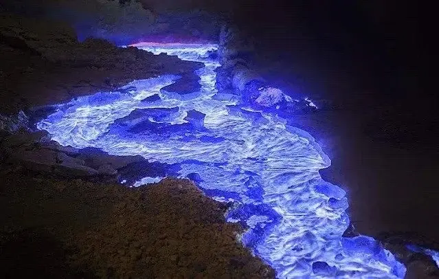 this-volcano-in-indonesia-erupts-icy-violet-colored-lava-at-v0-8u34d4k5o01h1.jpeg
