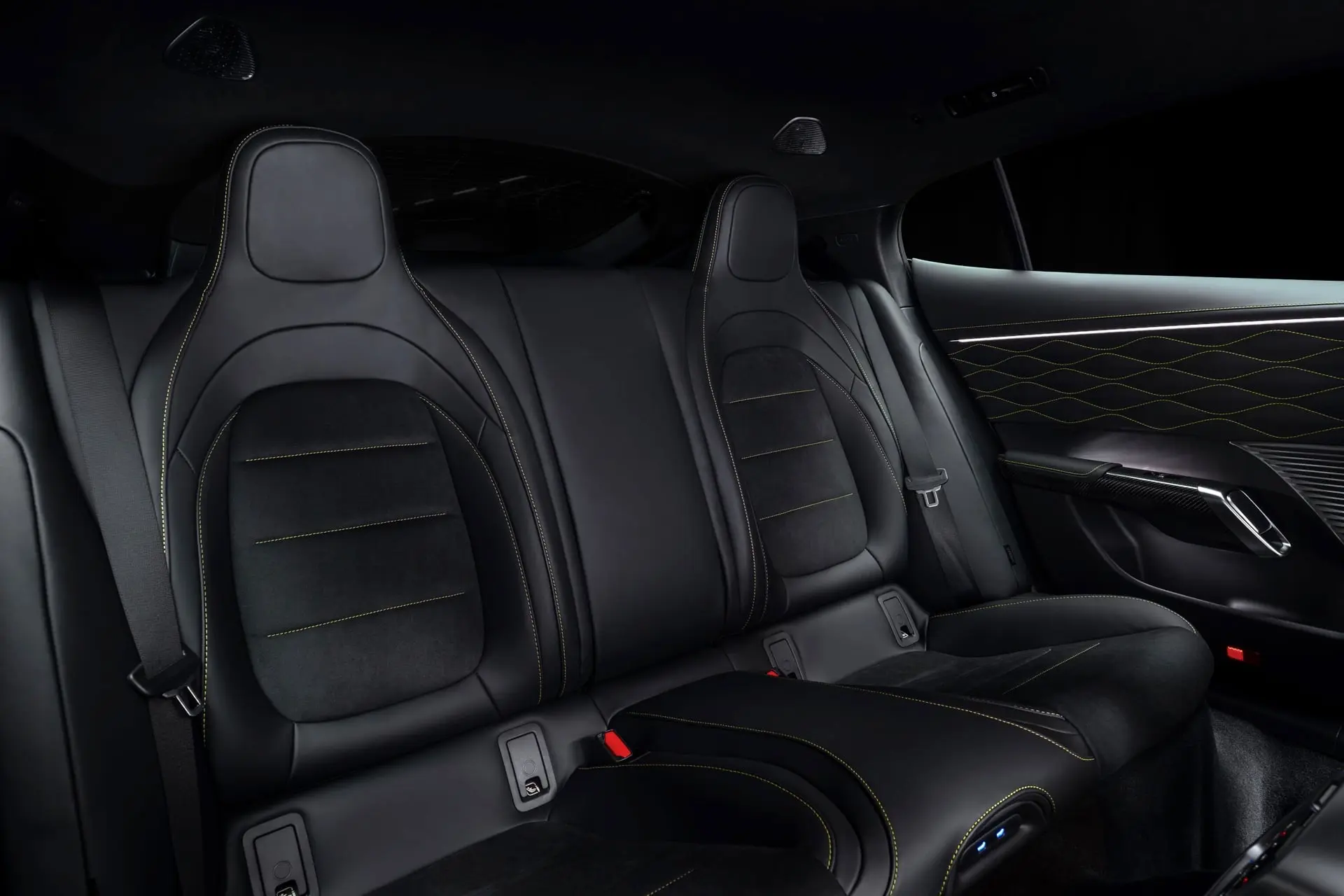 2027-Mercedes-AMG-GT-4-Tuerer-Coupe-Elektro-Interieur-17.jpg