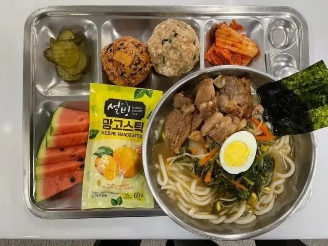 밥 맛있기로 소문난 해군 밥 퀄리티 ㄷㄷㄷ