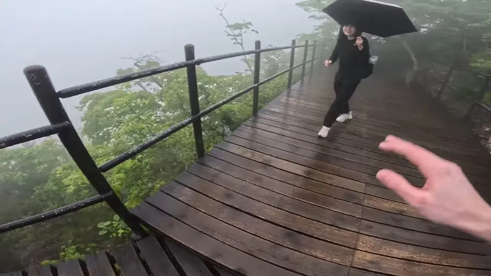Blake Burnette - I Almost Died Hiking Alone in Seoul. [5rupp1T2iQE - 990x557 - 29m24s].jpeg
