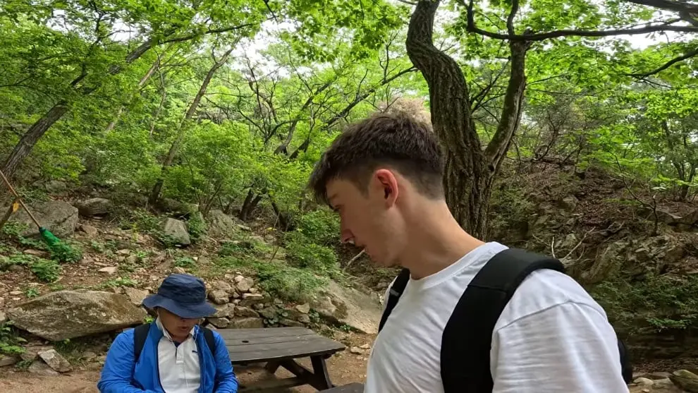 Blake Burnette - I Almost Died Hiking Alone in Seoul. [5rupp1T2iQE - 990x557 - 8m18s].jpeg