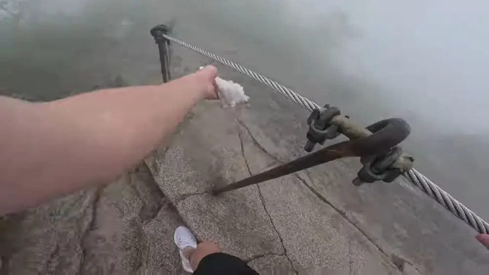 Blake Burnette - I Almost Died Hiking Alone in Seoul. [5rupp1T2iQE - 990x557 - 22m29s] (1).jpeg