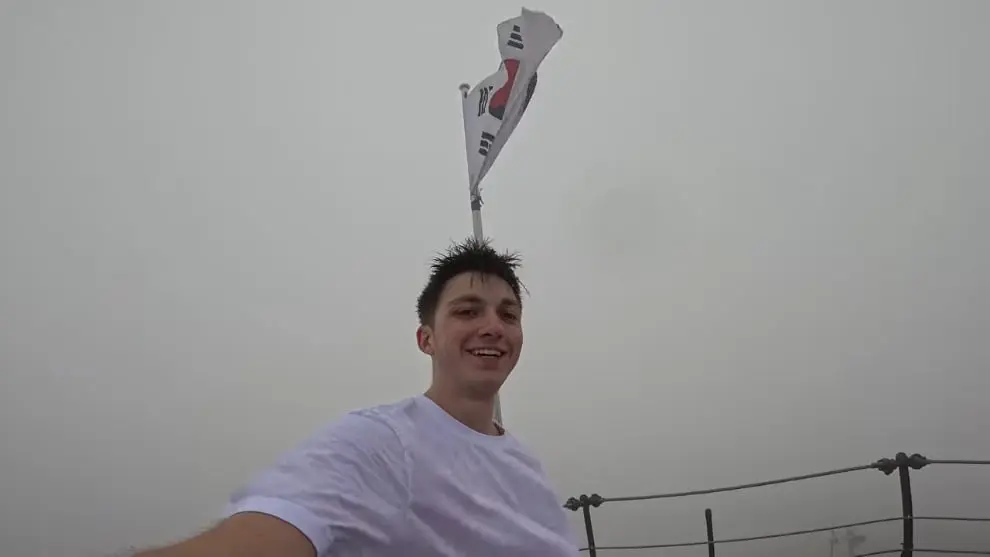 Blake Burnette - I Almost Died Hiking Alone in Seoul. [5rupp1T2iQE - 990x557 - 20m42s].jpeg