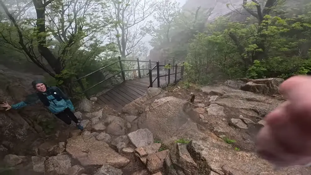 Blake Burnette - I Almost Died Hiking Alone in Seoul. [5rupp1T2iQE - 990x557 - 30m08s].jpeg.png