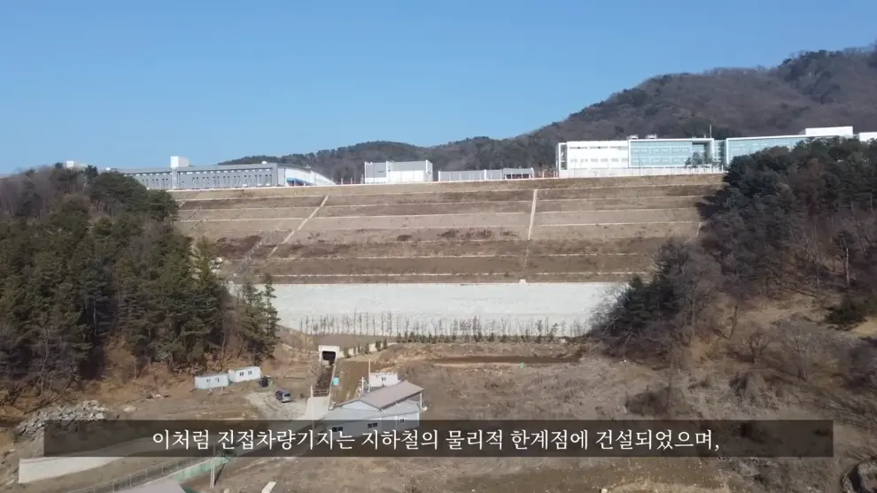 Hagoon 하군 - 어쩌다보니 산꼭대기에 지하철을 짓게 된 이유ㄷㄷ 서울지하철 4호선 새 차량기지 근황 [29Lb4cPo5Oo - .jpeg.png