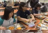 학교에 제육볶음 싸오는 학생