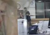 투표함 이동 지연되는, 잠실 투표소 상황 사진