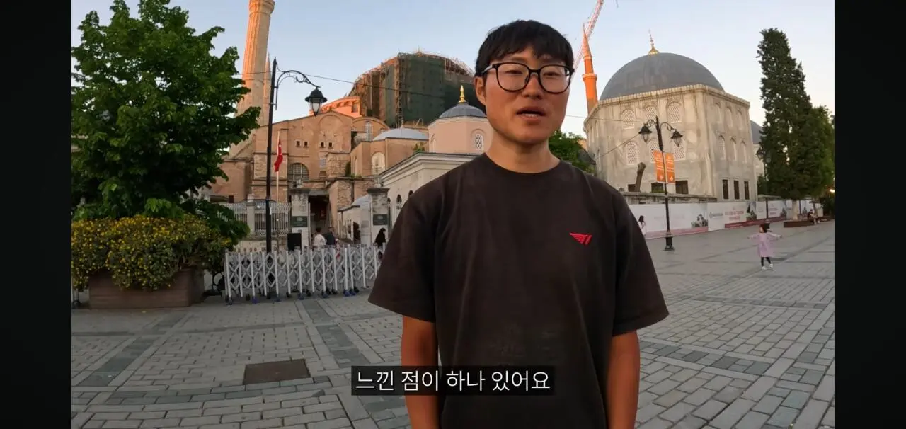 Screenshot_20260602_214037_YouTube.jpg 오늘자 유튜브 댓글로 후원 봇물터진 여행유튜버 ㄷㄷㄷㄷ