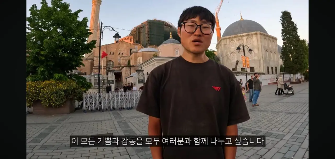Screenshot_20260602_214214_YouTube.jpg 오늘자 유튜브 댓글로 후원 봇물터진 여행유튜버 ㄷㄷㄷㄷ
