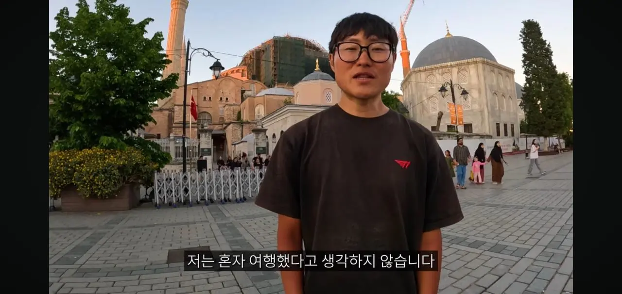 Screenshot_20260602_214129_YouTube.jpg 오늘자 유튜브 댓글로 후원 봇물터진 여행유튜버 ㄷㄷㄷㄷ