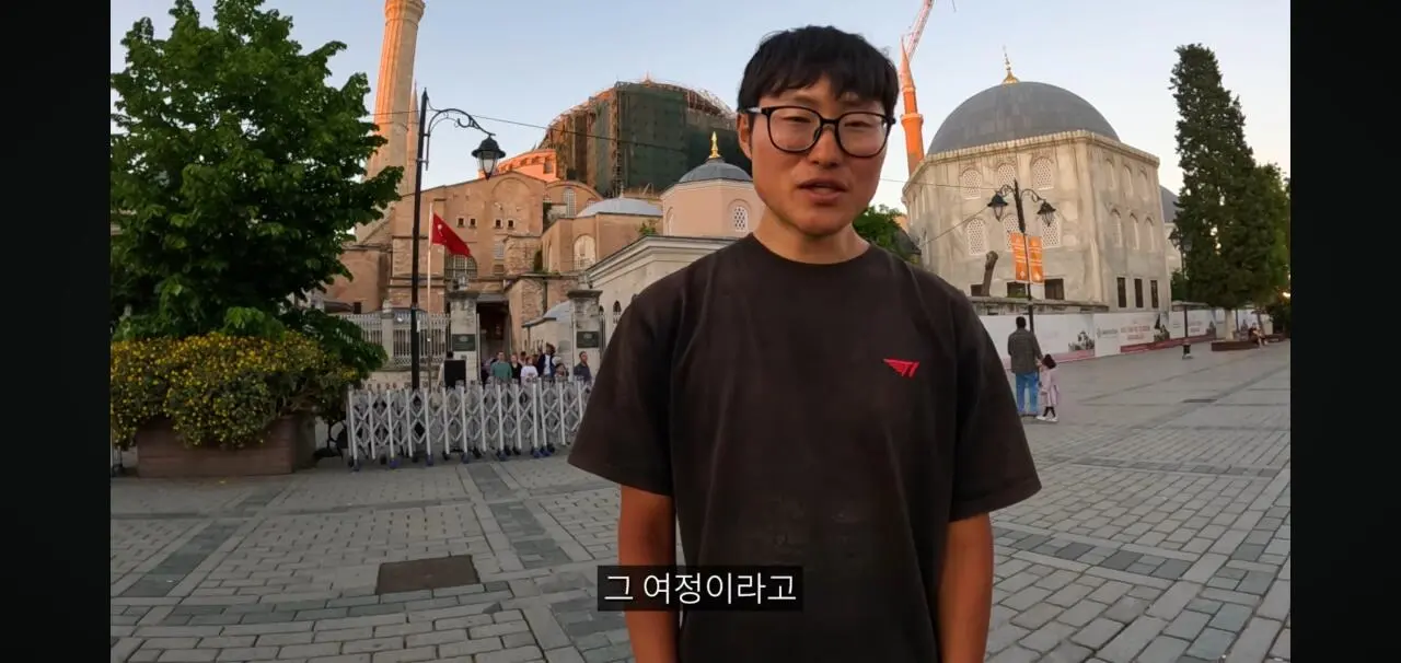 Screenshot_20260602_214054_YouTube.jpg 오늘자 유튜브 댓글로 후원 봇물터진 여행유튜버 ㄷㄷㄷㄷ