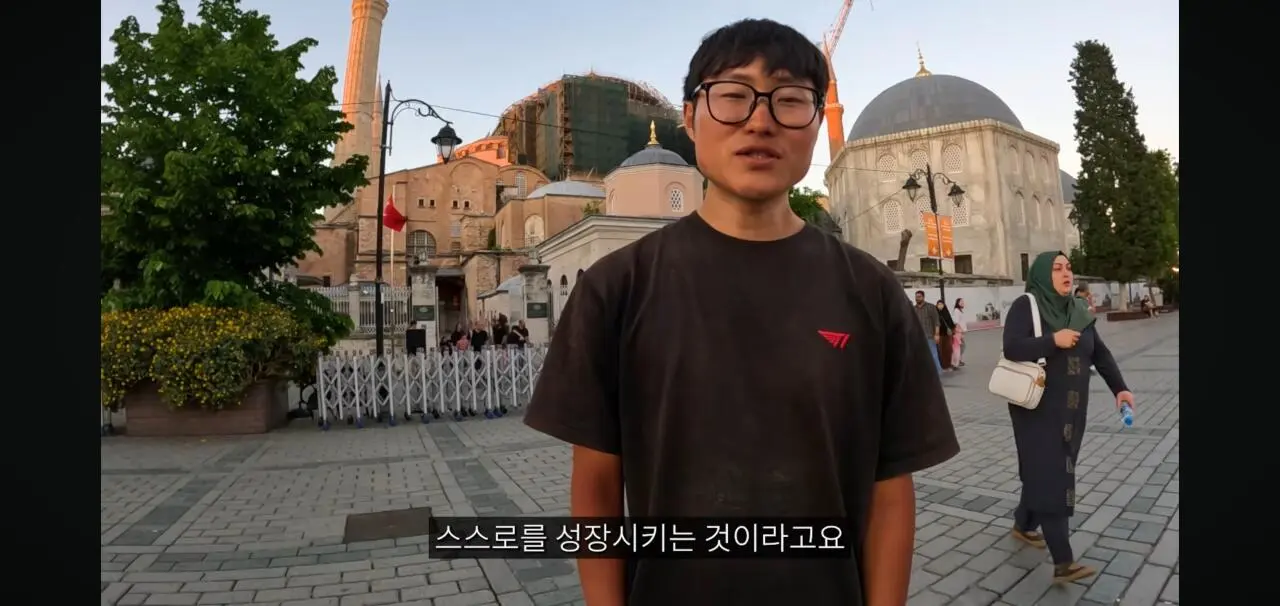 Screenshot_20260602_214120_YouTube.jpg 오늘자 유튜브 댓글로 후원 봇물터진 여행유튜버 ㄷㄷㄷㄷ