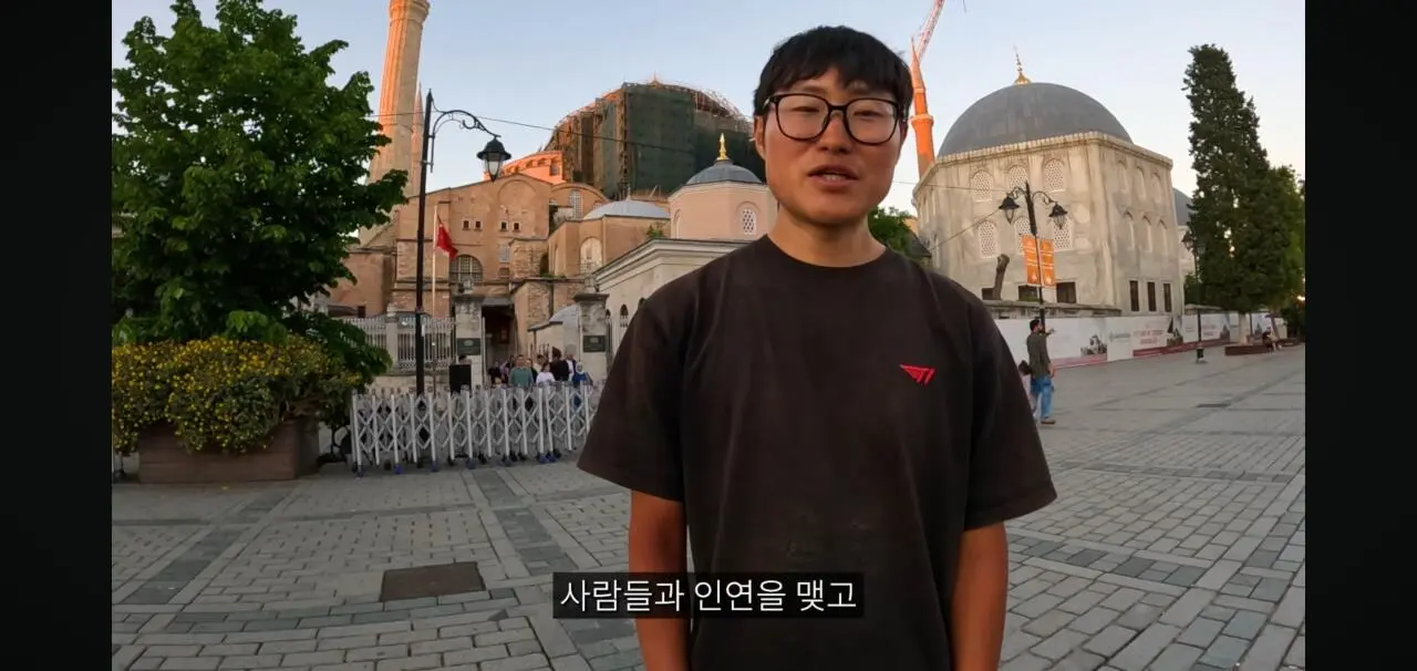 Screenshot_20260602_214102_YouTube.jpg 오늘자 유튜브 댓글로 후원 봇물터진 여행유튜버 ㄷㄷㄷㄷ