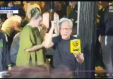 젠슨황,최태원 회장 시민들한테 HBM 칩 뿌려
