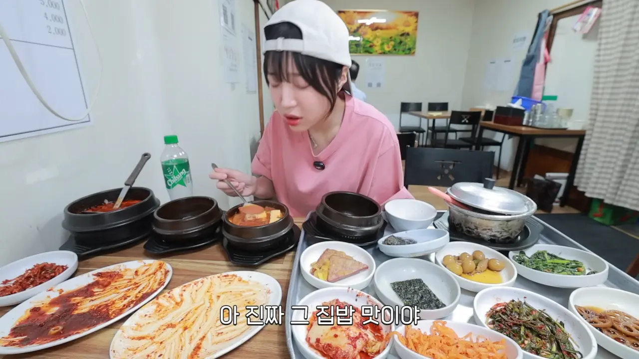 이거 먹으려고 새벽 4시에 일어났습니다🥺 매일 새벽 2시에 나오는 사장님의 청량리 백반 먹방 14-7 screenshot.png 새벽 6시에 백반집에서 먹방하는 쯔양 근황 ㄷㄷㄷ