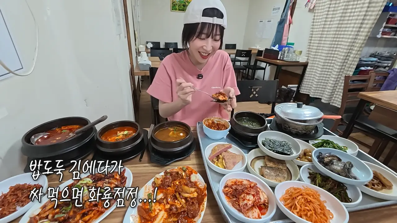 이거 먹으려고 새벽 4시에 일어났습니다🥺 매일 새벽 2시에 나오는 사장님의 청량리 백반 먹방 6-9 screenshot.png 새벽 6시에 백반집에서 먹방하는 쯔양 근황 ㄷㄷㄷ