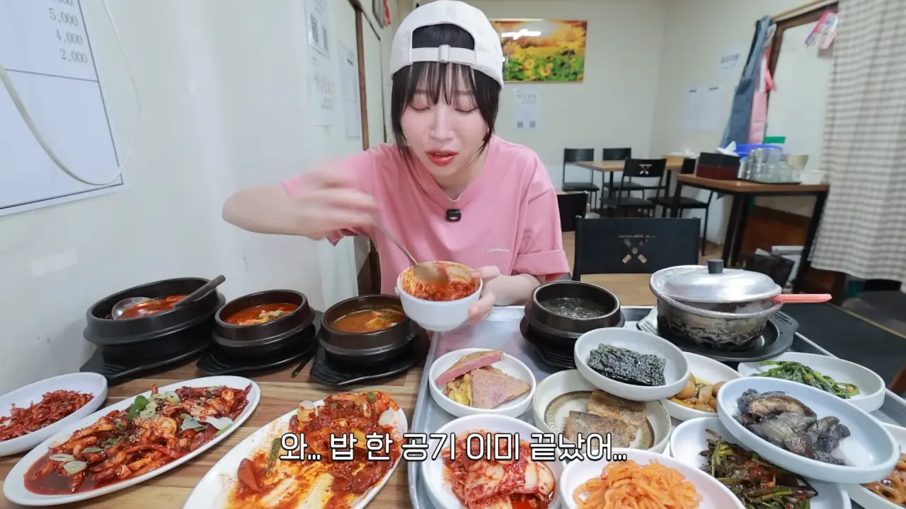이거 먹으려고 새벽 4시에 일어났습니다🥺 매일 새벽 2시에 나오는 사장님의 청량리 백반 먹방 6-31 screenshot.png 새벽 6시에 백반집에서 먹방하는 쯔양 근황 ㄷㄷㄷ