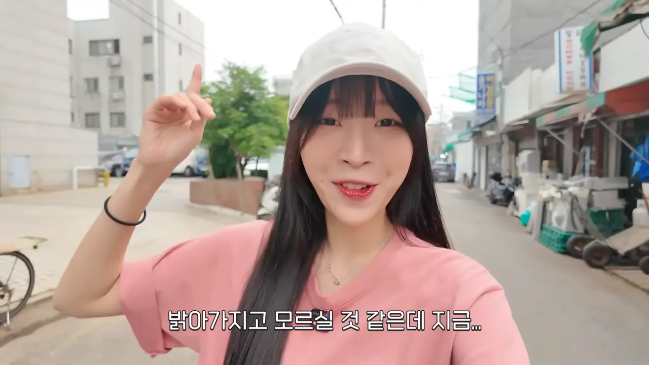 이거 먹으려고 새벽 4시에 일어났습니다🥺 매일 새벽 2시에 나오는 사장님의 청량리 백반 먹방 0-52 screenshot.png 새벽 6시에 백반집에서 먹방하는 쯔양 근황 ㄷㄷㄷ
