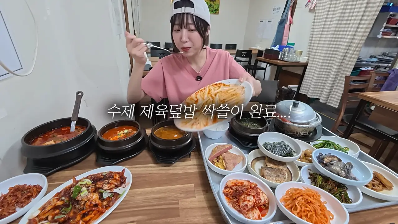 이거 먹으려고 새벽 4시에 일어났습니다🥺 매일 새벽 2시에 나오는 사장님의 청량리 백반 먹방 7-0 screenshot.png 새벽 6시에 백반집에서 먹방하는 쯔양 근황 ㄷㄷㄷ