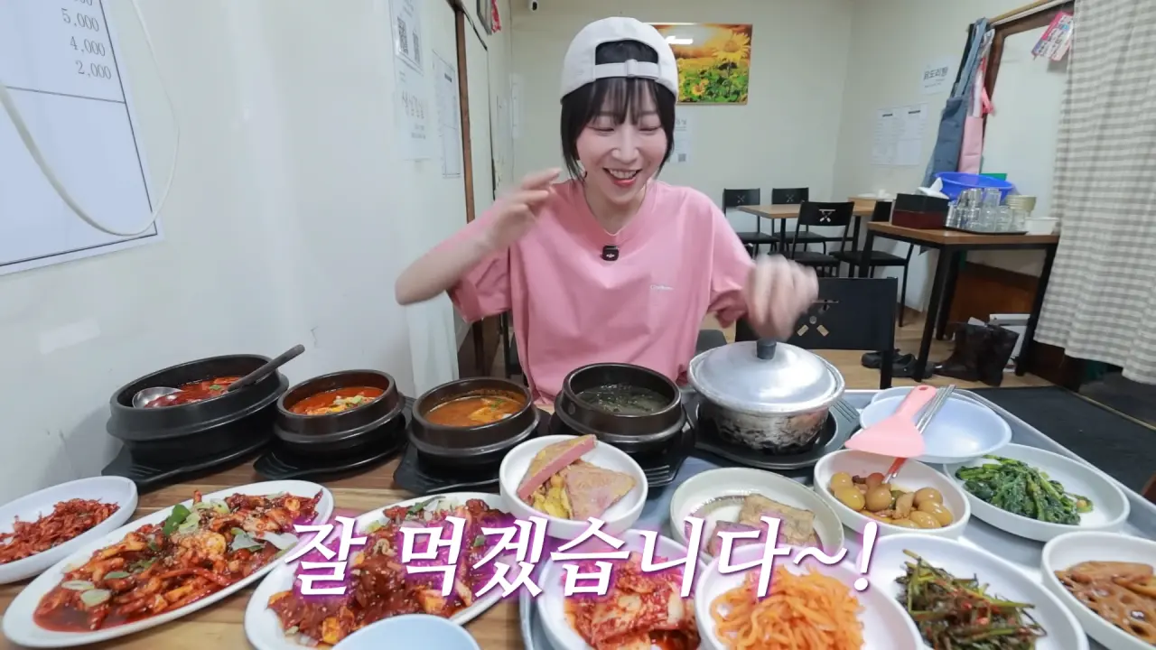 이거 먹으려고 새벽 4시에 일어났습니다🥺 매일 새벽 2시에 나오는 사장님의 청량리 백반 먹방 4-14 screenshot.png 새벽 6시에 백반집에서 먹방하는 쯔양 근황 ㄷㄷㄷ