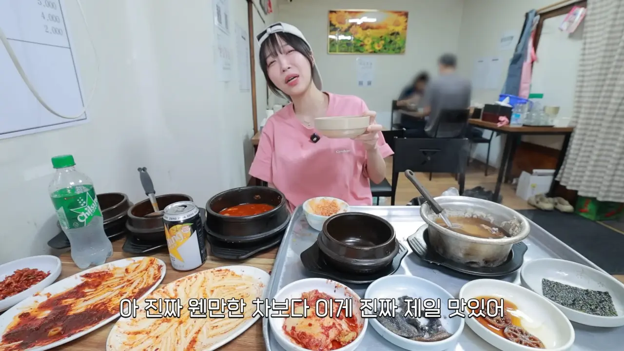 이거 먹으려고 새벽 4시에 일어났습니다🥺 매일 새벽 2시에 나오는 사장님의 청량리 백반 먹방 16-38 screenshot.png 새벽 6시에 백반집에서 먹방하는 쯔양 근황 ㄷㄷㄷ