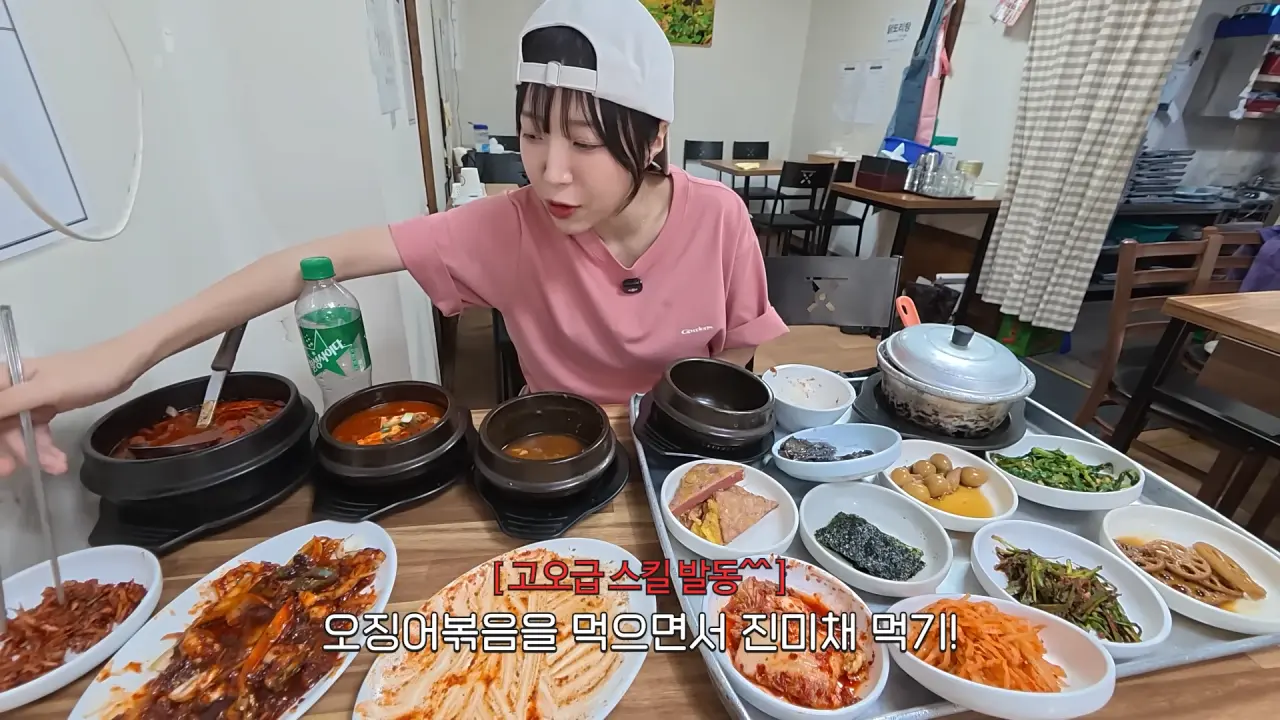이거 먹으려고 새벽 4시에 일어났습니다🥺 매일 새벽 2시에 나오는 사장님의 청량리 백반 먹방 13-5 screenshot.png 새벽 6시에 백반집에서 먹방하는 쯔양 근황 ㄷㄷㄷ