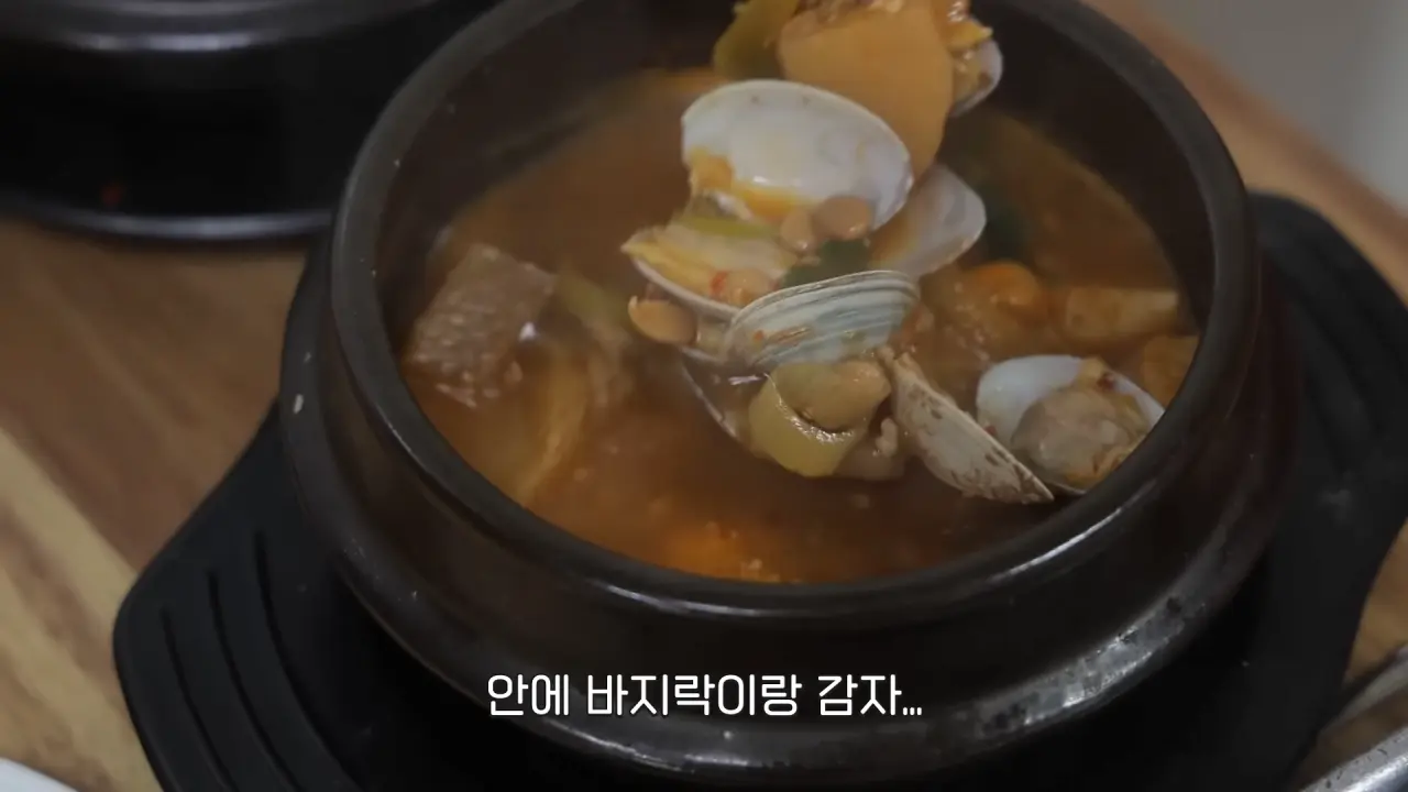 이거 먹으려고 새벽 4시에 일어났습니다🥺 매일 새벽 2시에 나오는 사장님의 청량리 백반 먹방 7-39 screenshot.png 새벽 6시에 백반집에서 먹방하는 쯔양 근황 ㄷㄷㄷ