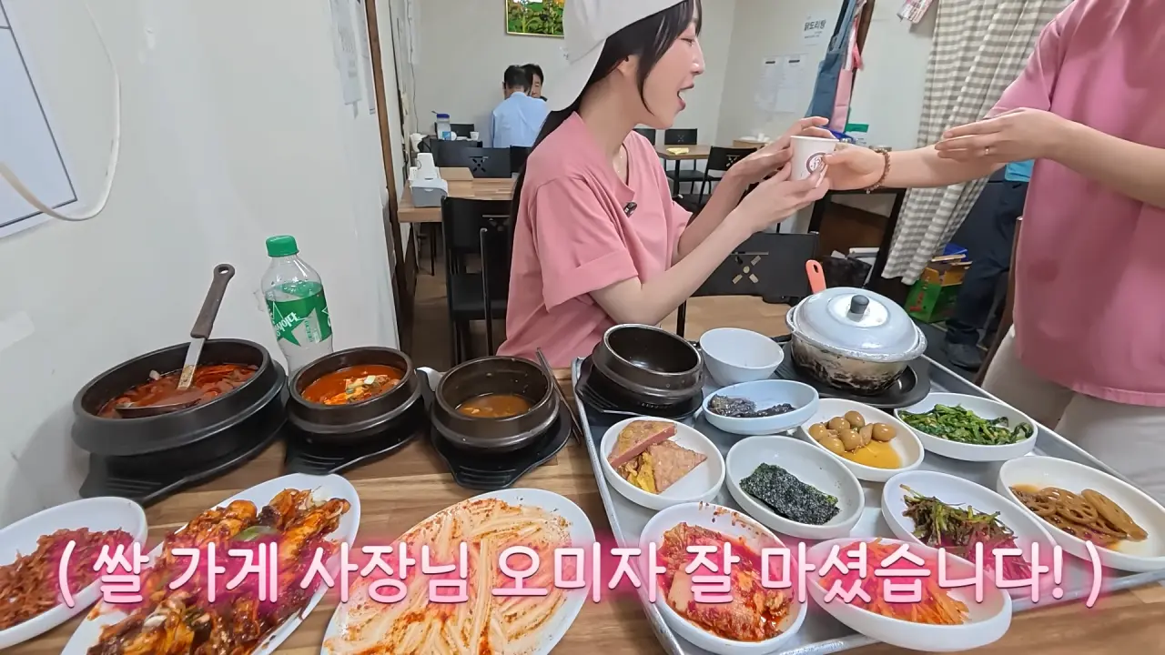 이거 먹으려고 새벽 4시에 일어났습니다🥺 매일 새벽 2시에 나오는 사장님의 청량리 백반 먹방 12-20 screenshot.png 새벽 6시에 백반집에서 먹방하는 쯔양 근황 ㄷㄷㄷ