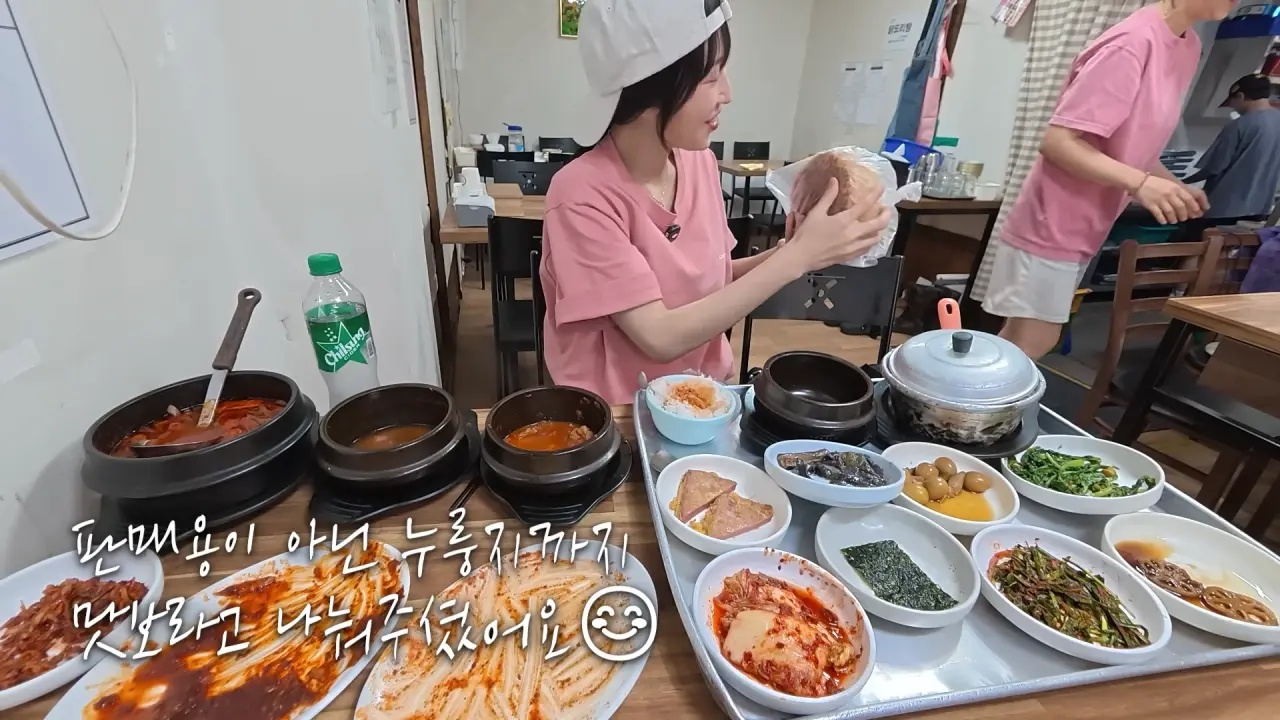 이거 먹으려고 새벽 4시에 일어났습니다🥺 매일 새벽 2시에 나오는 사장님의 청량리 백반 먹방 14-57 screenshot.png 새벽 6시에 백반집에서 먹방하는 쯔양 근황 ㄷㄷㄷ