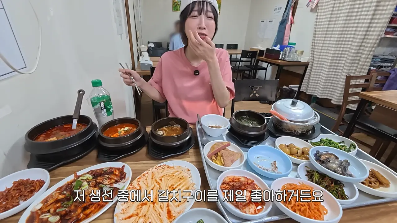 이거 먹으려고 새벽 4시에 일어났습니다🥺 매일 새벽 2시에 나오는 사장님의 청량리 백반 먹방 10-0 screenshot.png 새벽 6시에 백반집에서 먹방하는 쯔양 근황 ㄷㄷㄷ