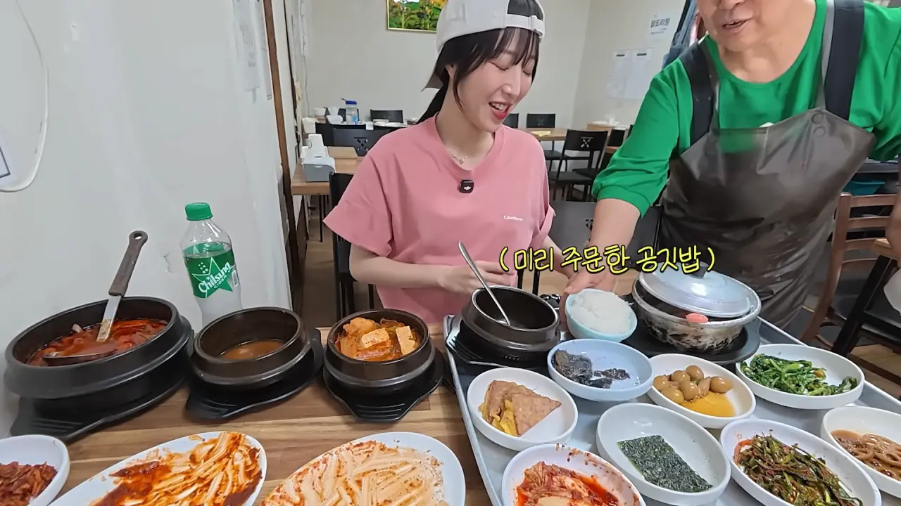 이거 먹으려고 새벽 4시에 일어났습니다🥺 매일 새벽 2시에 나오는 사장님의 청량리 백반 먹방 14-26 screenshot.png 새벽 6시에 백반집에서 먹방하는 쯔양 근황 ㄷㄷㄷ