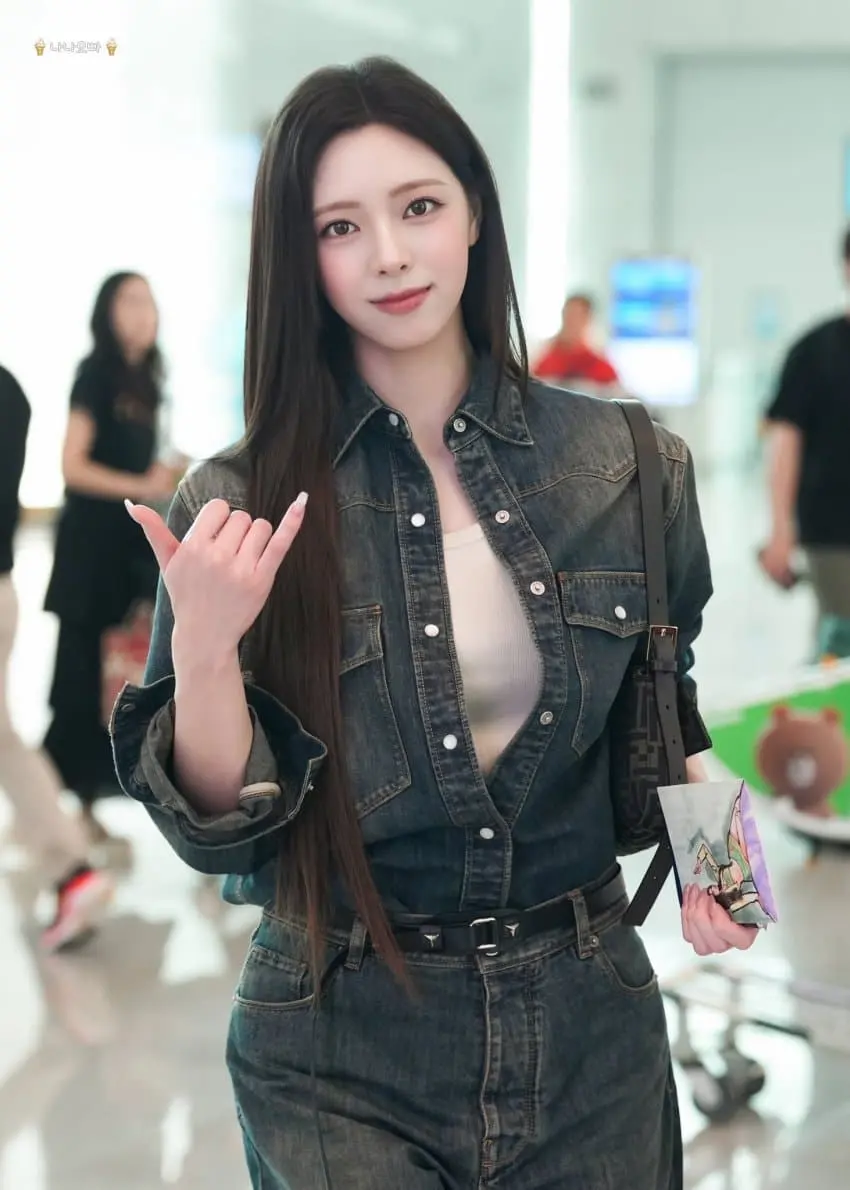 오늘자 출국하는 ITZY 유나