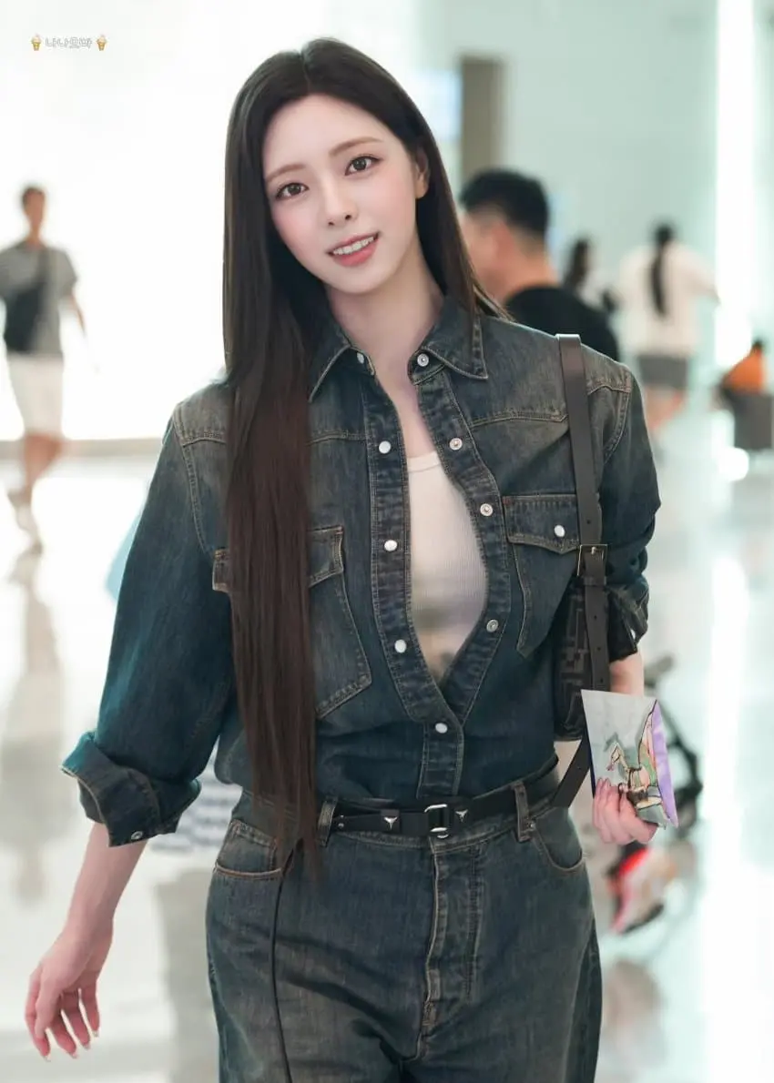 오늘자 출국하는 ITZY 유나