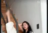 유투버가 자기 발을 갑자기 모자이크 처리한 이유