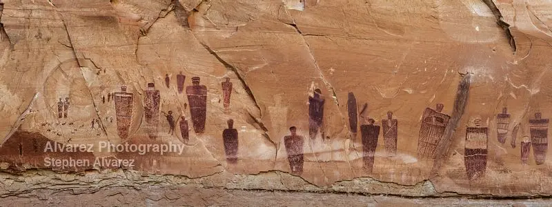 A panoramic photography of the Great Gallery of Horseshoe Canyon, part of Canyonlands National Park.