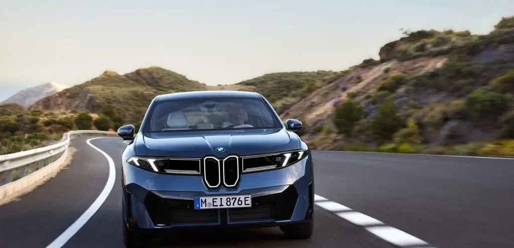 디자인 많이 조진거같은 BMW 전기차 jpg