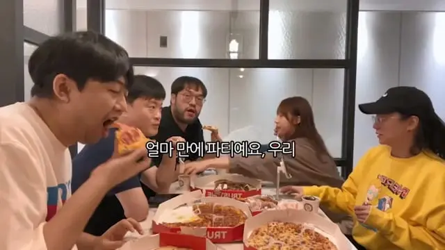 이별 후 처음으로 모인 우리.mp4_20260622_145338.577.jpg